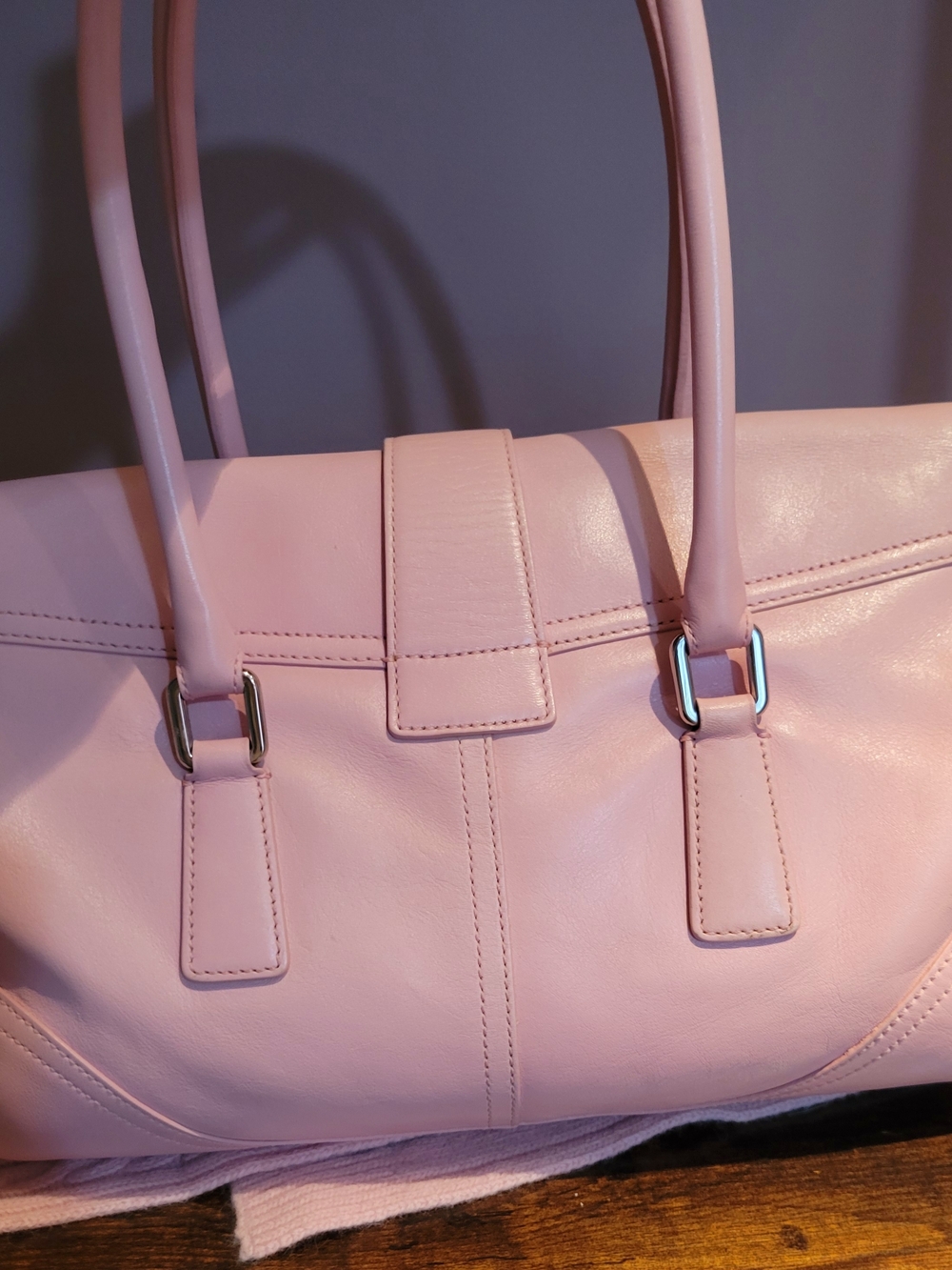 2004 Coach Hampton SOHO- Rare Petal color - Picture 3 of 8